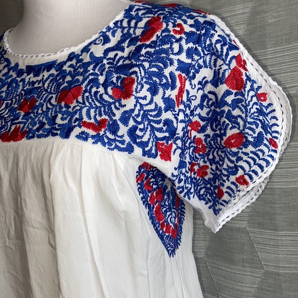 Embroidered top - Picture 2 of 6